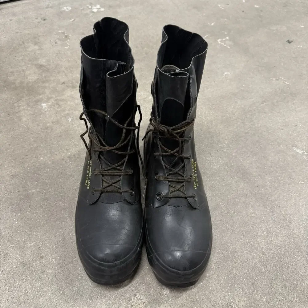 VINTAGE 1984 MILITARY BATA BUNNY MICKEY MOUSE EXTREME COLD BOOTS SIZE 10R BLACK